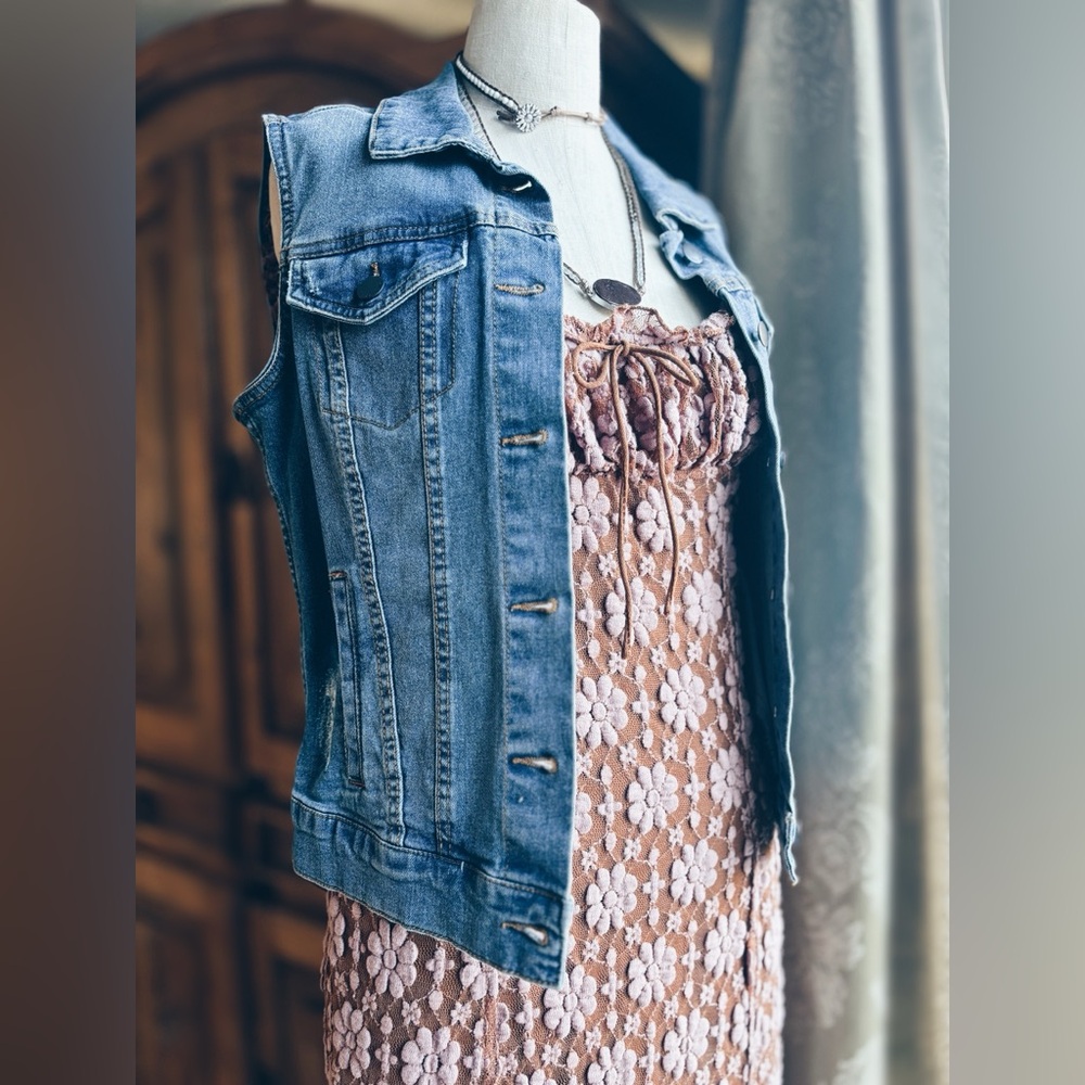 Max Jeans Repair Wash Denim Vest NWT Distressed Medium Wash Size Small